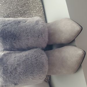 Super cute faux fur booties